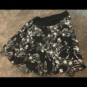 Lane Bryant 26/28 Reversible black and white skirt